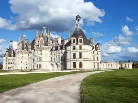 Loire Valley Day Tour from Paris with Guide | France