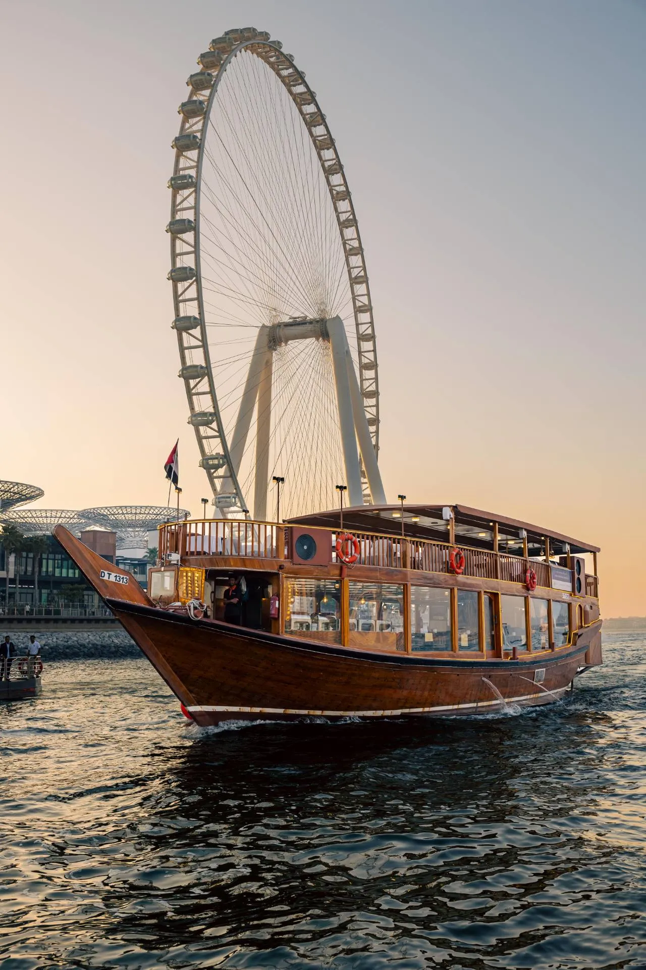 مطعم ألكسندرا العائم